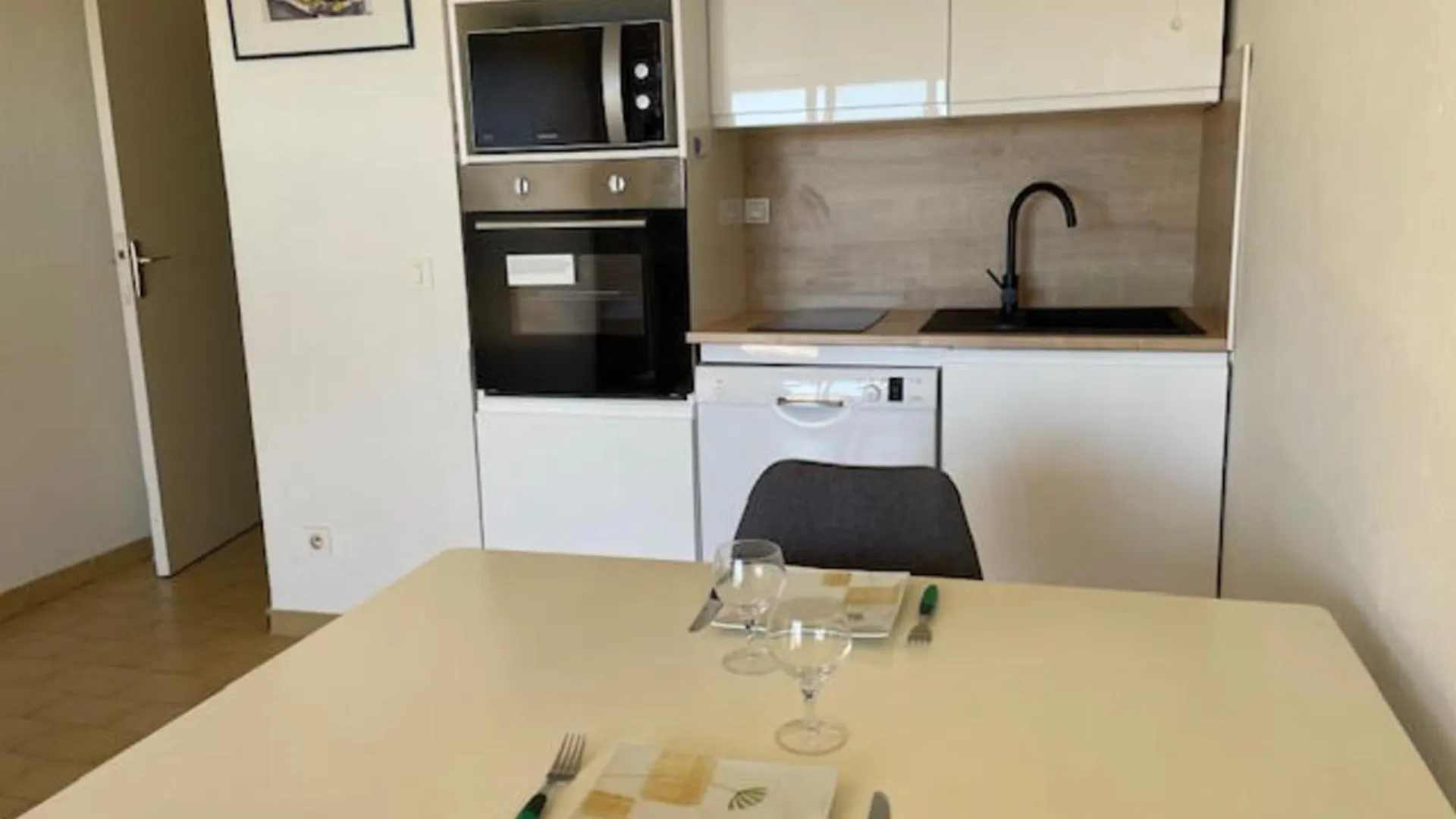Studio In Residence - Sea View Golfe-Juan Apartment